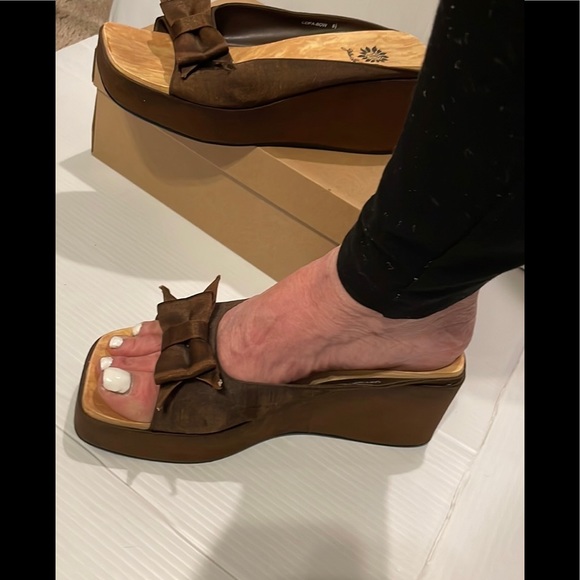 Yellow Box Women’s Chocolate Brown Wedge Sandals Size 9 COPA-BOW Fabric w/ Bow - Picture 10 of 16